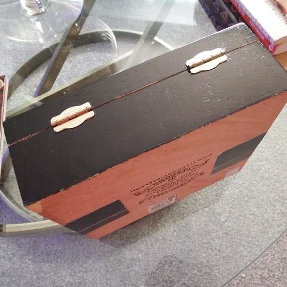 20th Anniversary Perdomo Wooden CigarBox - Picture 4 of 7